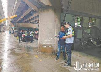 泉廈高速公路成洲特大橋橋下成二手車(chē)市場(chǎng)續(xù)：部門(mén)已要求整改 將逐步清理車(chē)輛